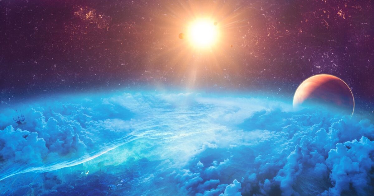 幻想的な惑星と雲海に沈む太陽と宇宙空間