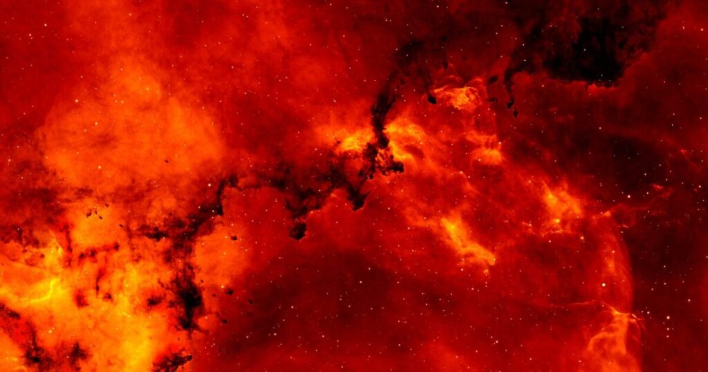 赤く燃える星雲と無数の星が輝く宇宙