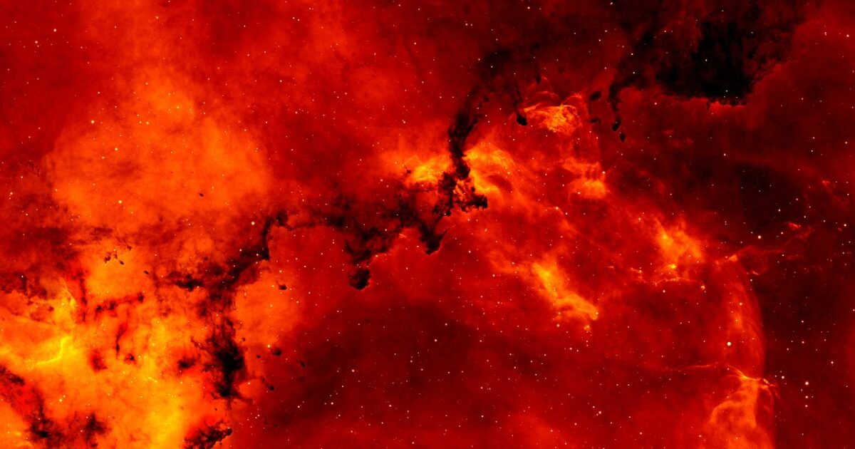 赤く燃える星雲と無数の星が輝く宇宙