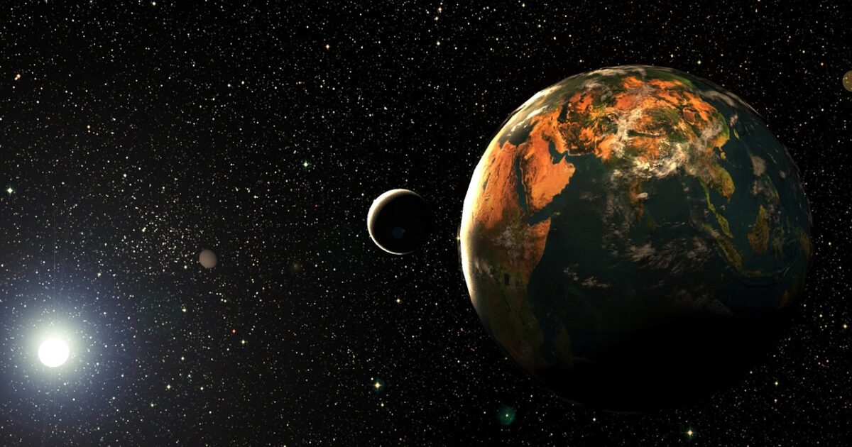 宇宙空間で太陽と月に照らされる地球